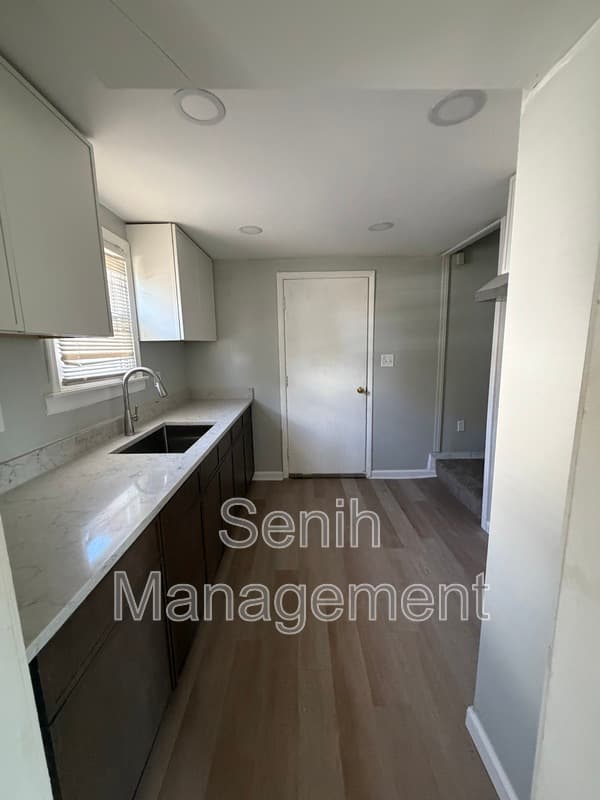 Westland House: 8046 Beatrice