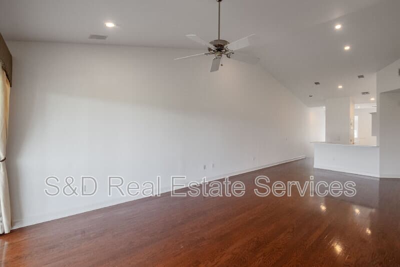 Lakeland Condo: 447 Enclave Place