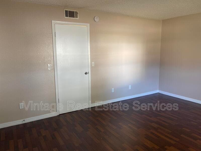 Tampa Condo: 9105 W Hillsborough Ave