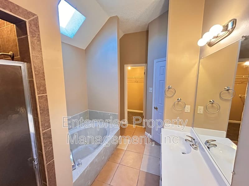 Cordova House: 7828 Bland Lane