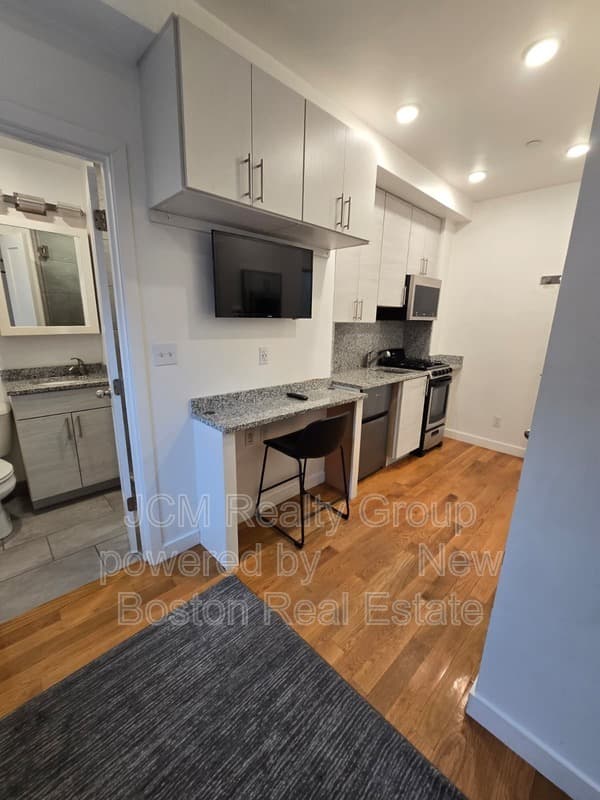 Chelsea Condo: 16 Fifth Street