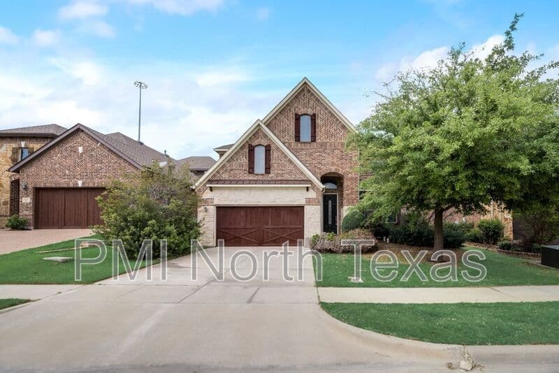 Irving House: 415 San Marcos Dr