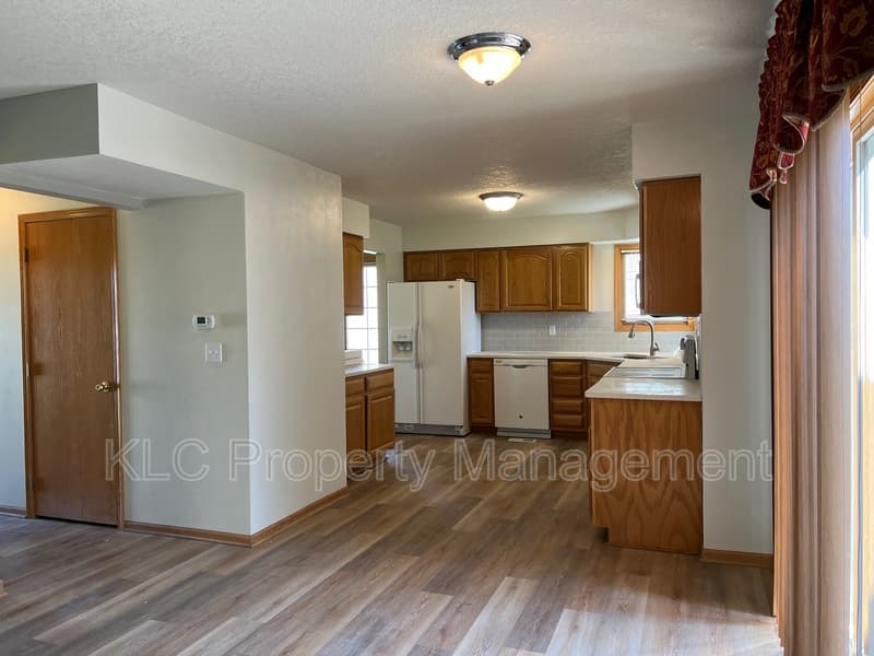 Clive House: 15104 Hawthorn Drive