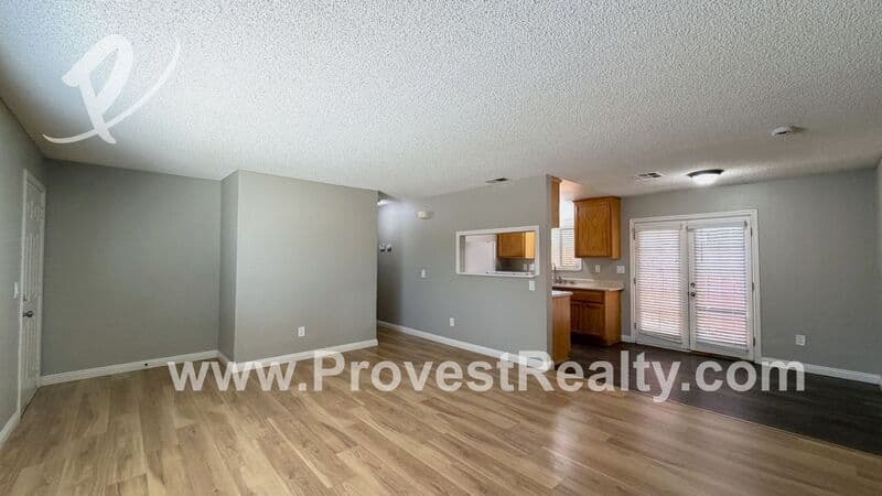 Hesperia House: 16397 Spruce St