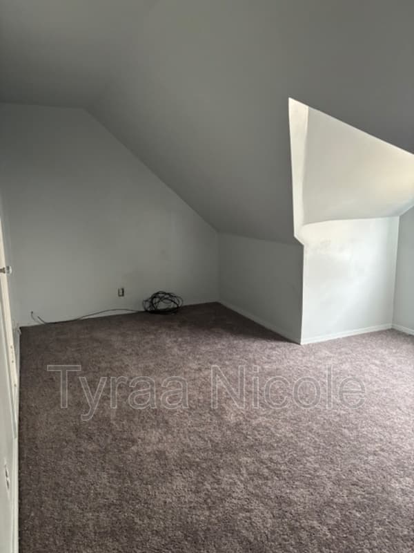 Grosse Pointe House: 21604 Moross Road