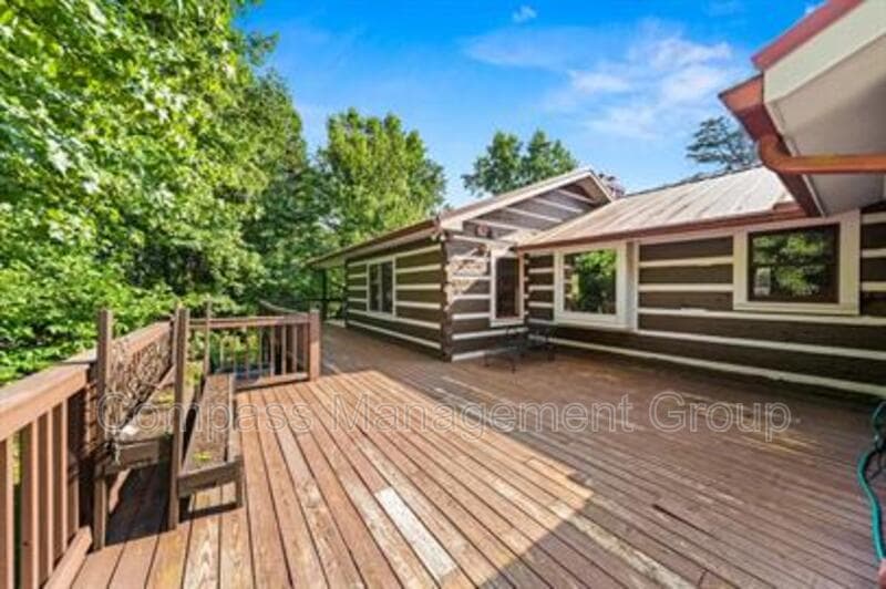 Knoxville House: 2004 Thompson Road