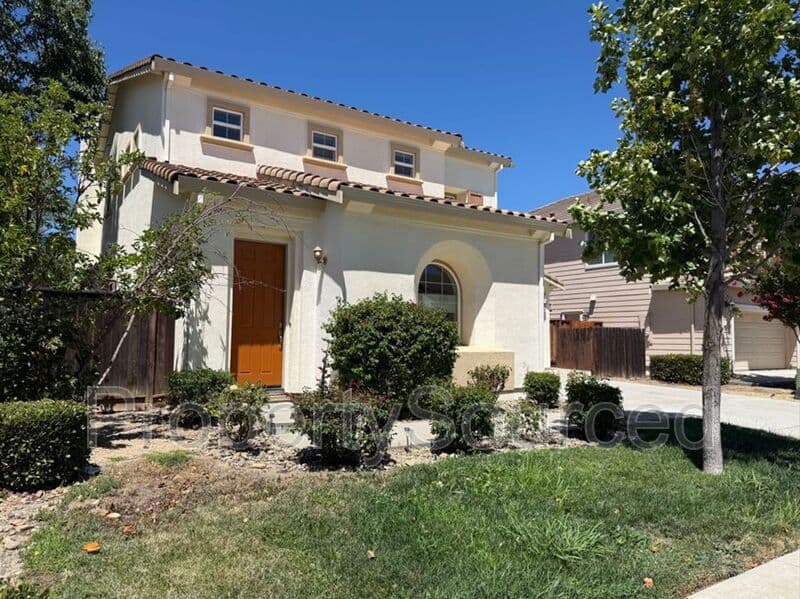 Tracy House: 2099 Frank Blondin Lane