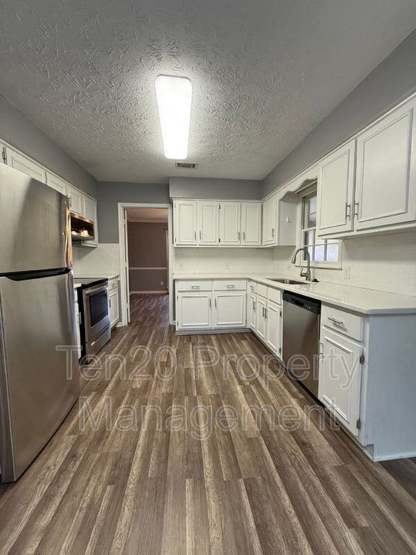 Columbus House: 6118 Abbey Drive