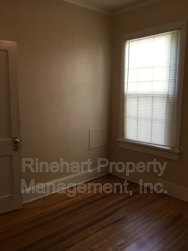Rock Hill House: 448 Willowbrook Avenue