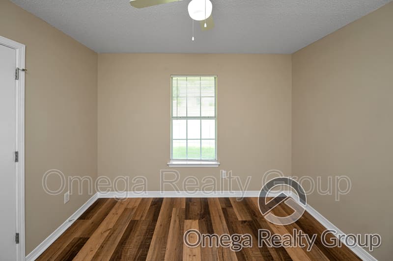 Mobile House: 3020 Barlett Dr