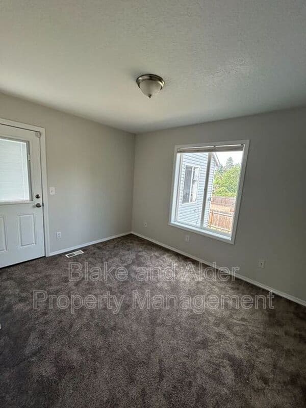 Portland House: 5609 SE 117TH Ave