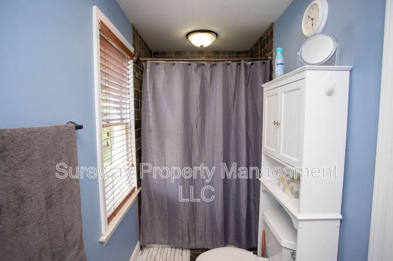 Magnolia House: 417 N Warwick Rd