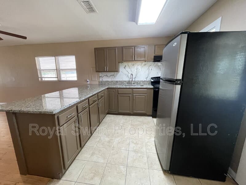 Lakeland House: 4520 Clubhouse Road