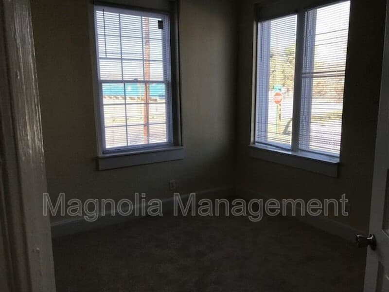 Henderson Condo: 518 N. Beckford Dr.