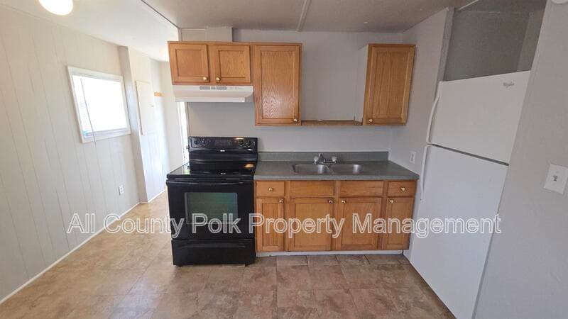 Lakeland Condo: 2735 W 10th St.