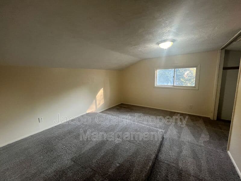 Idaho Falls House: 1298 Idaho Ave
