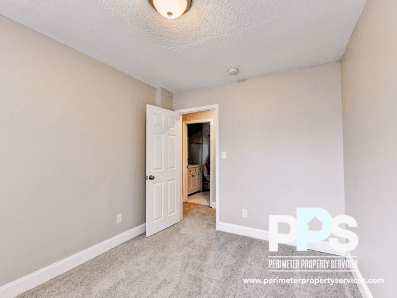 Atlanta House: 390 West Lake Avenue