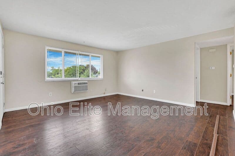 Columbus House: 861 Kingsford Rd