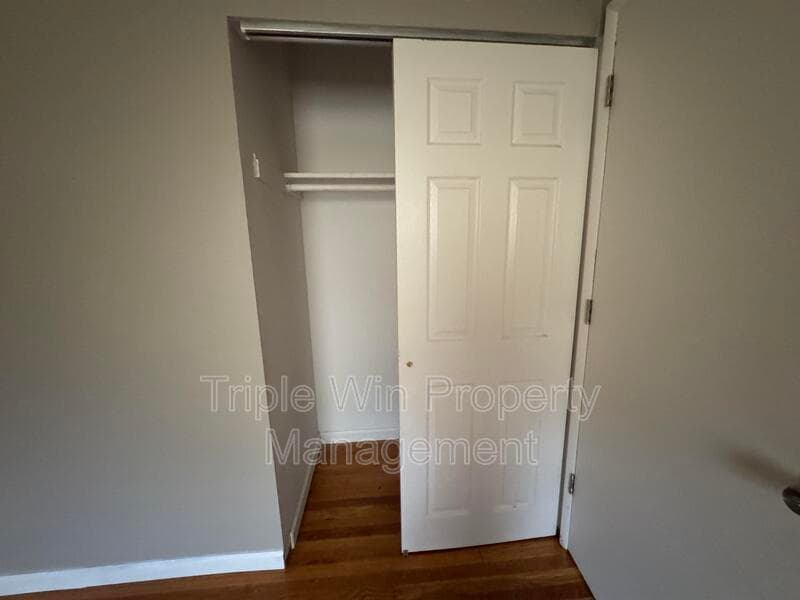 Saint Louis House: 1372 Farmview Ave
