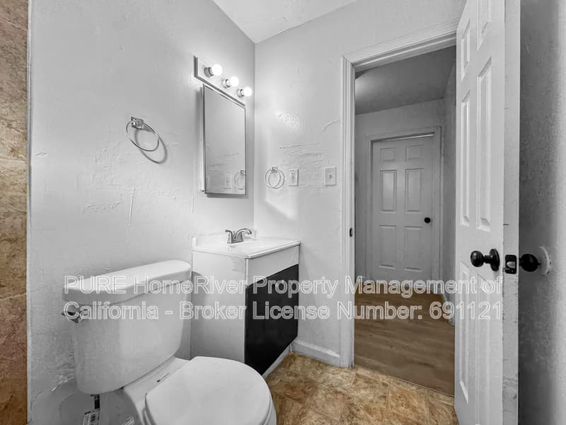 Sacramento House: 590 Las Palmas Ave