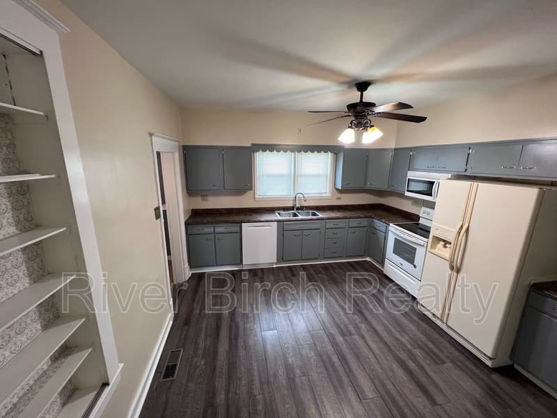 Springfield House: 719 N Eighth Street