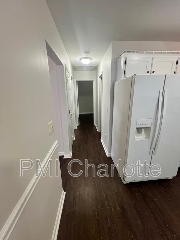 Charlotte House: 6204 Easter Ln