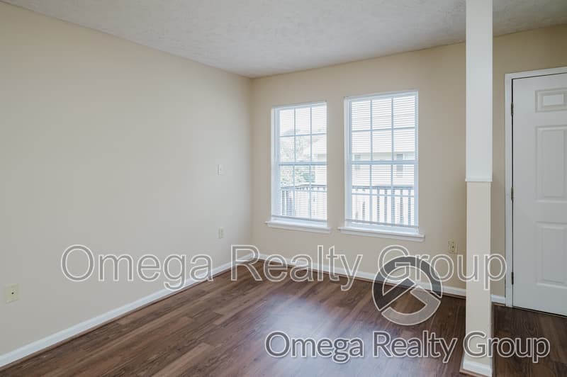 Jemison Condo: 156 Patton St W