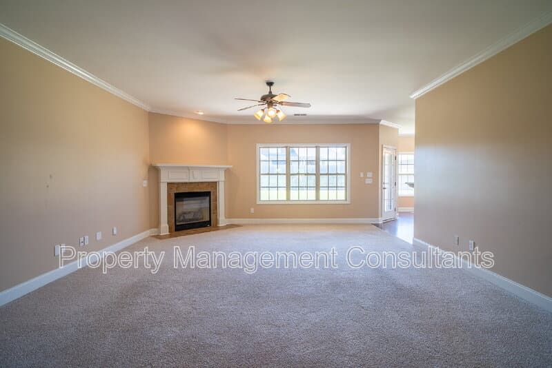 Madison House: 178 Sarah Jane Dr