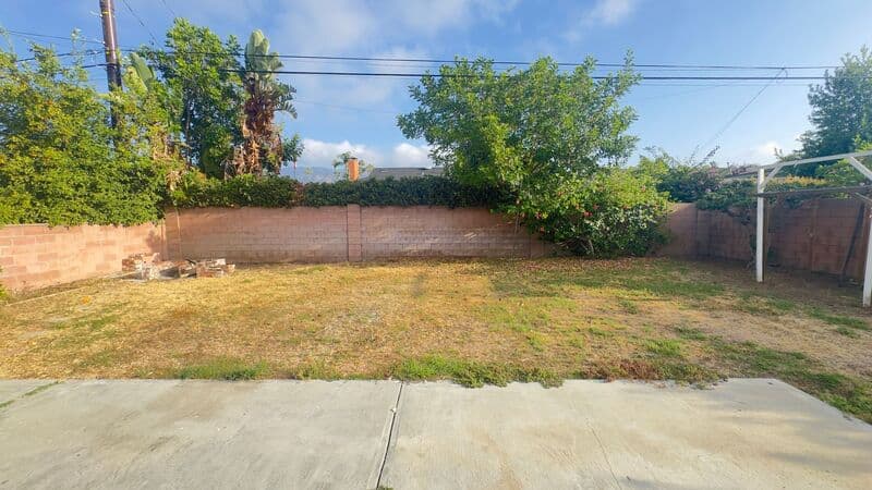 Glendora House: 427 E Haltern Ave