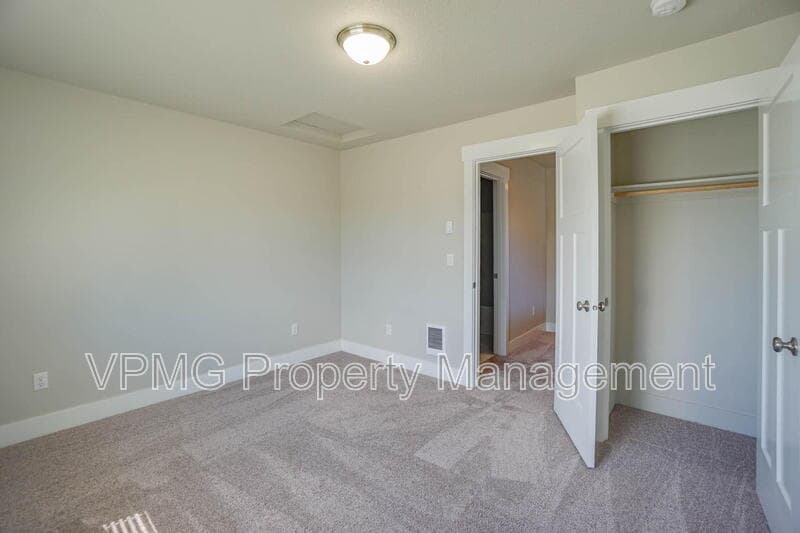 Battle Ground Townhome: 2932 Northwest 16th Street