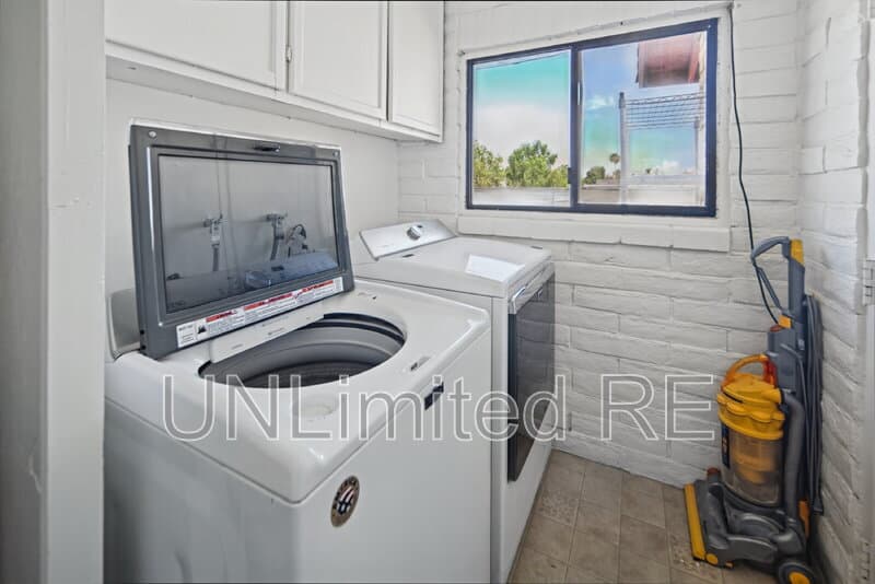 Bullhead City House: 1385 Church Dr