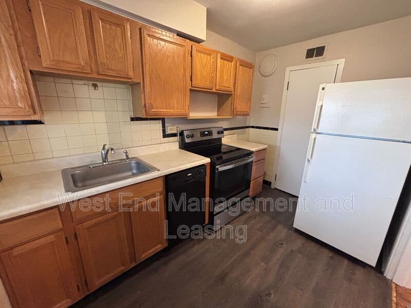 Saint Louis Condo: 8115 Whitburn Dr