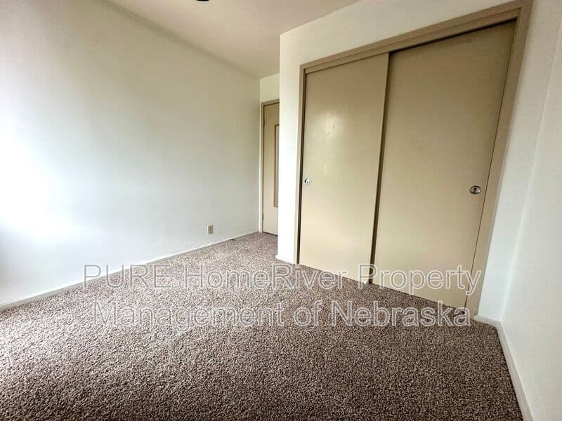 Omaha Townhome: 1631 N 109th Plz