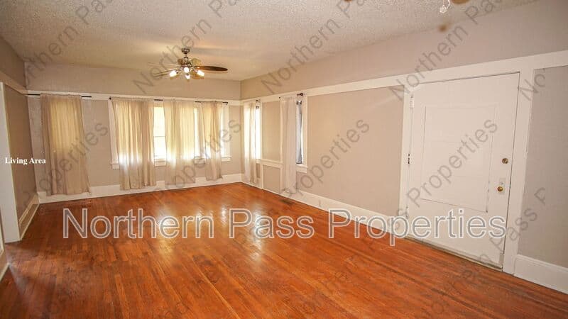 El Paso House: 7600 Franklin Dr. Front