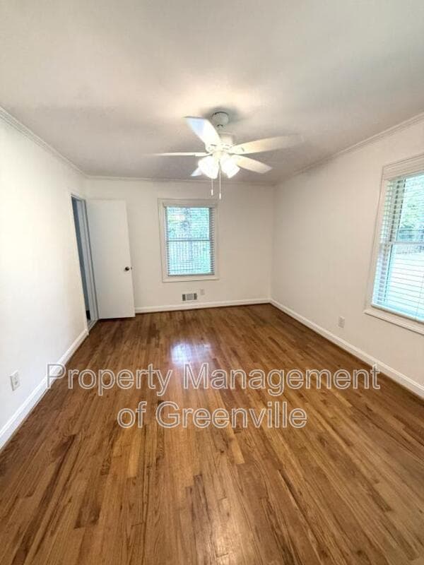 Taylors House: 205 W Lee Rd