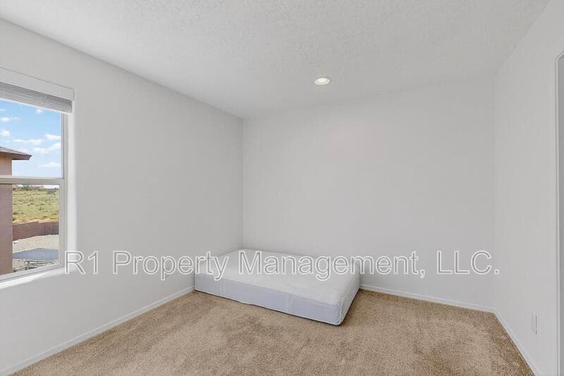 Rio Rancho House: 108 Hue Street