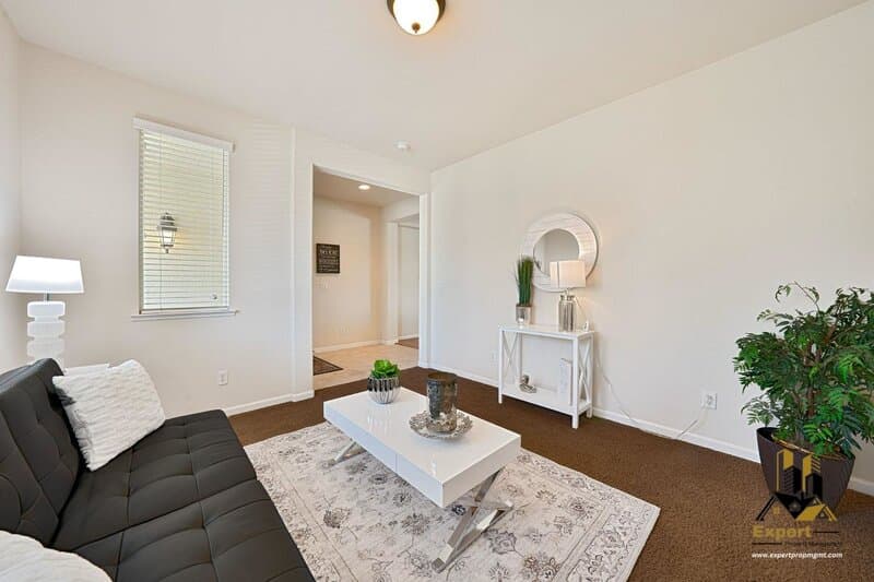 Lincoln House: 1836 Portello Way