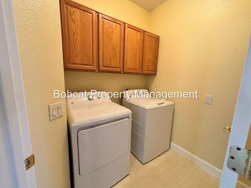 Dayton House: 425 Crosswinds Dr