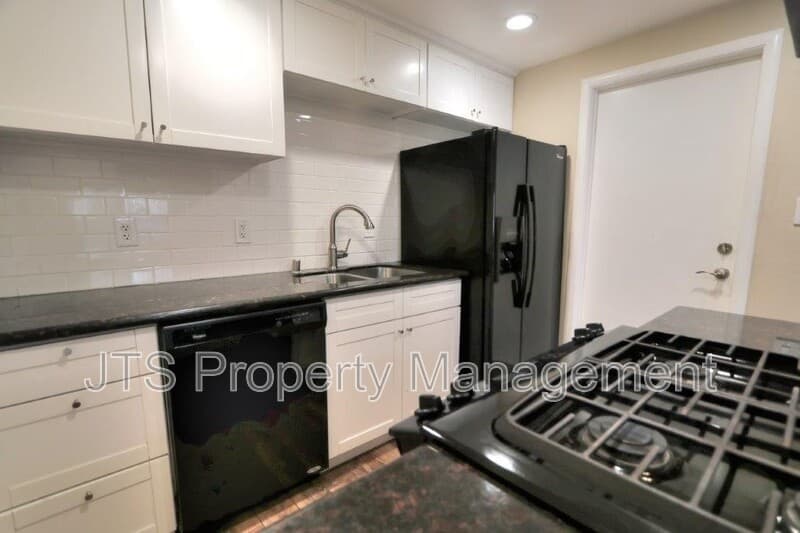 Fair Oaks Condo: 7742 Southcliff Drive