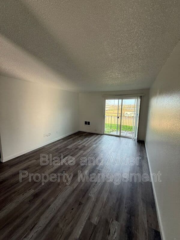 Portland House: 3889 NE 152nd Ave