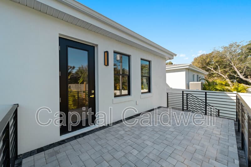 Sarasota House: 2345 Bahia Vista St