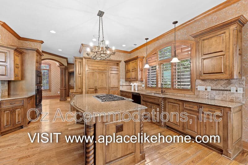 Loch Lloyd House: 16690 Country Club Ct