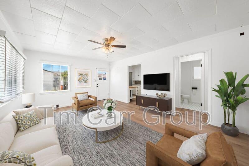 Costa Mesa Condo: 123 E 18th Street