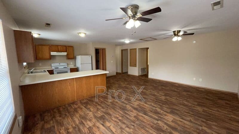 Springdale House: 315 Texas Ln