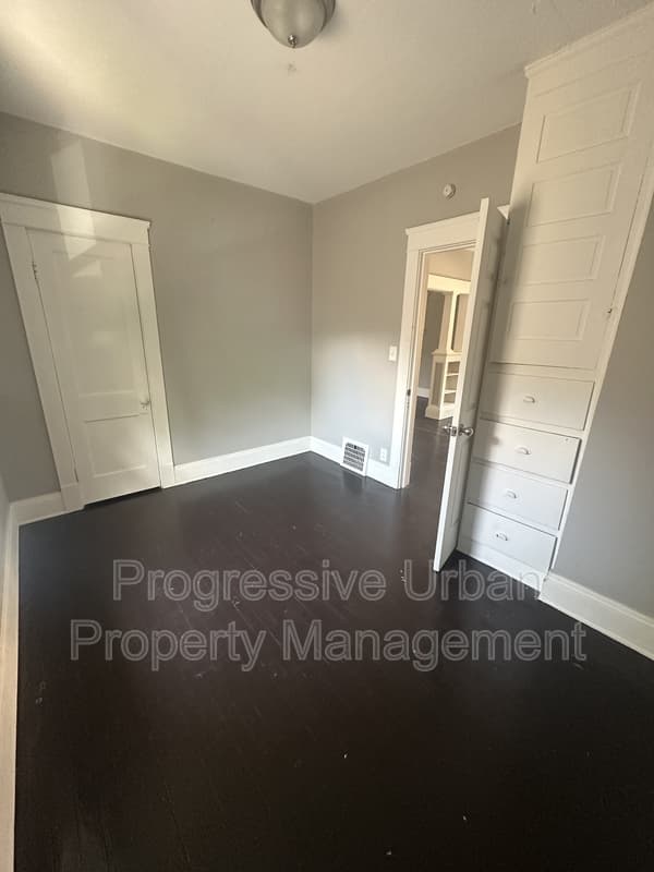 Cleveland Condo: 4609 Behrwald Avenue - Upstairs