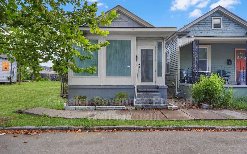 Savannah House: 612 West 42nd Street