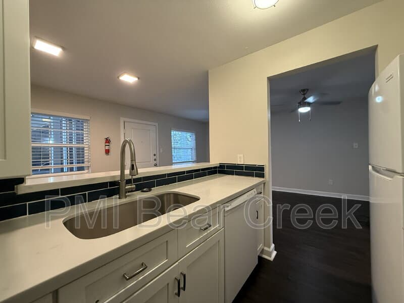 Houston Condo: 1824 Thonig Road