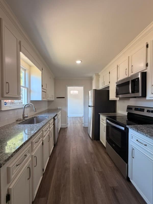 Columbia House: 224 Cambridge Lane Road