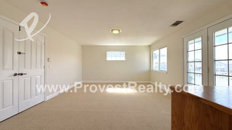 Victorville House: 18064 Mariner Dr