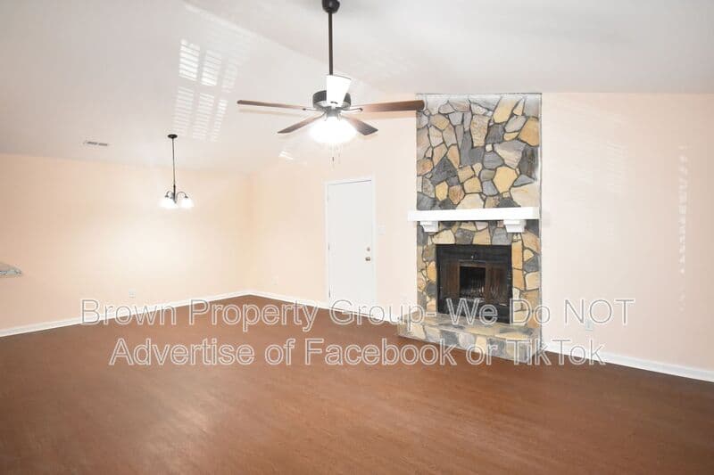 Fayetteville House: 1816 Tryon Dr